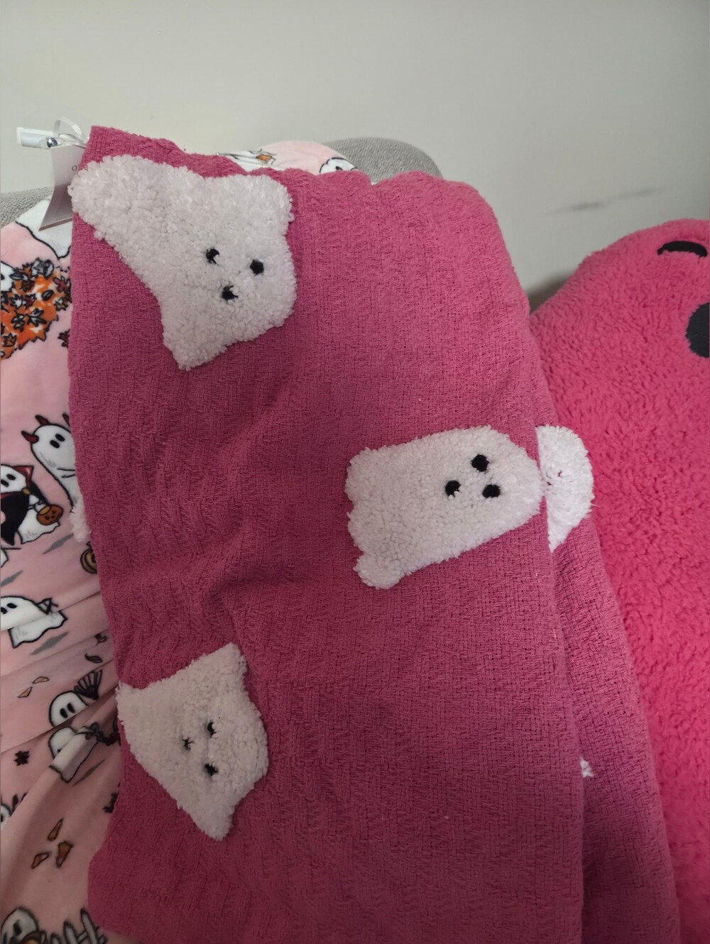 Rachel Zoey Ghost Blanket👻